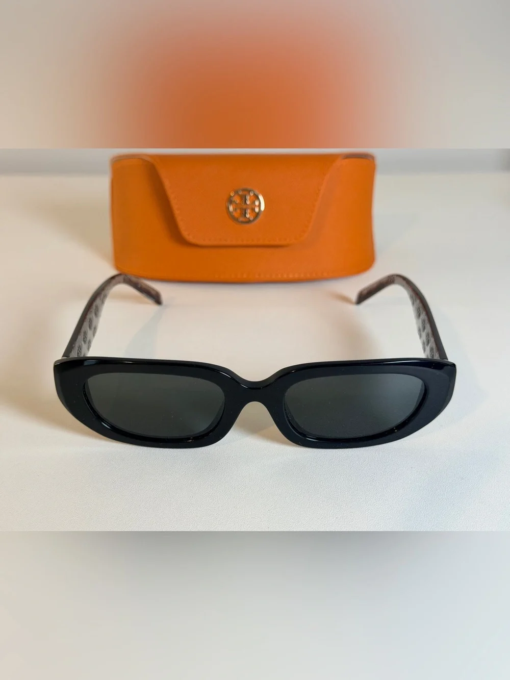 Tory Burch-New  black rectangle, sunglasses logo, temples, black frame gray logo